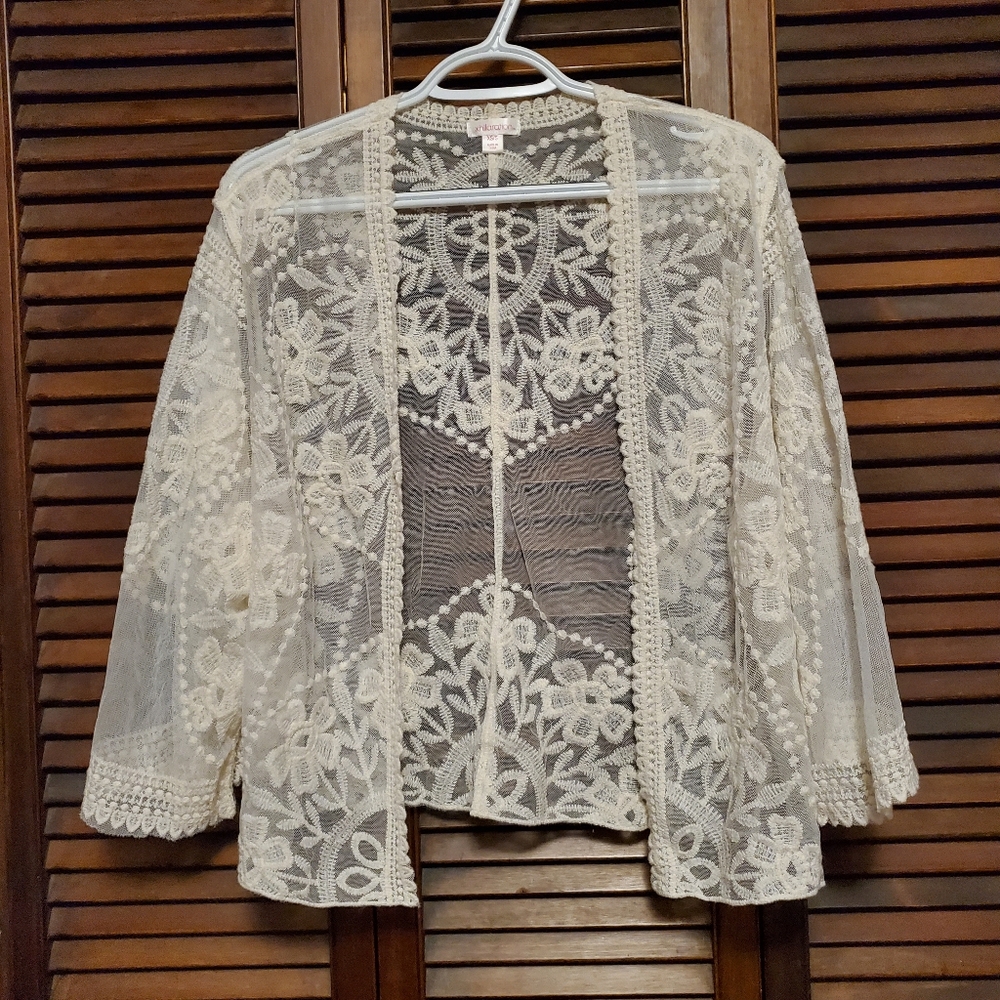 Xhilaration Shawl Cover Up Poncho Lace White Cream XS/S Floral